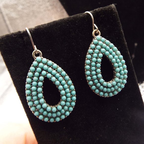 FASHION FAUX TURQUOISE BEADED TEARDROP SILVERY PIERCED EARRINGS 20 - Picture 1 of 1